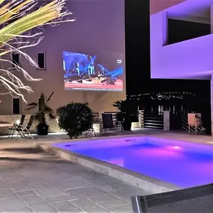 vila-kajgo-pag.hotelinzadar.com/